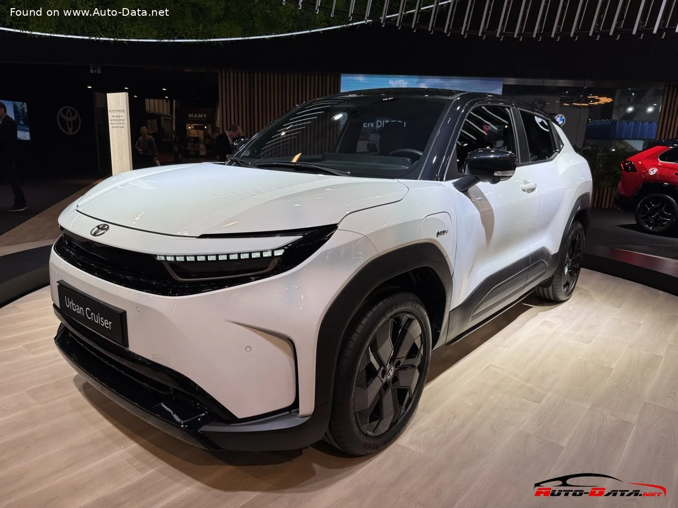 Toyota Urban Cruiser 49 kWh (144 Hp)2025 - - 1