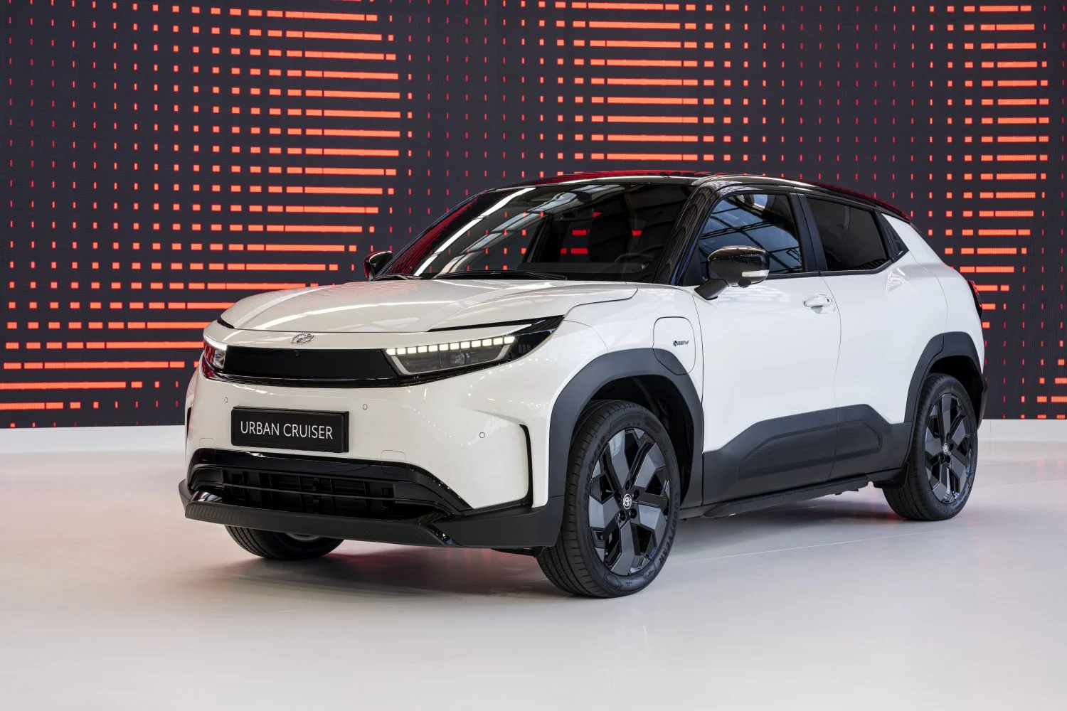 Toyota Urban Cruiser 49 kWh (144 Hp)2025 - thumbnail 12