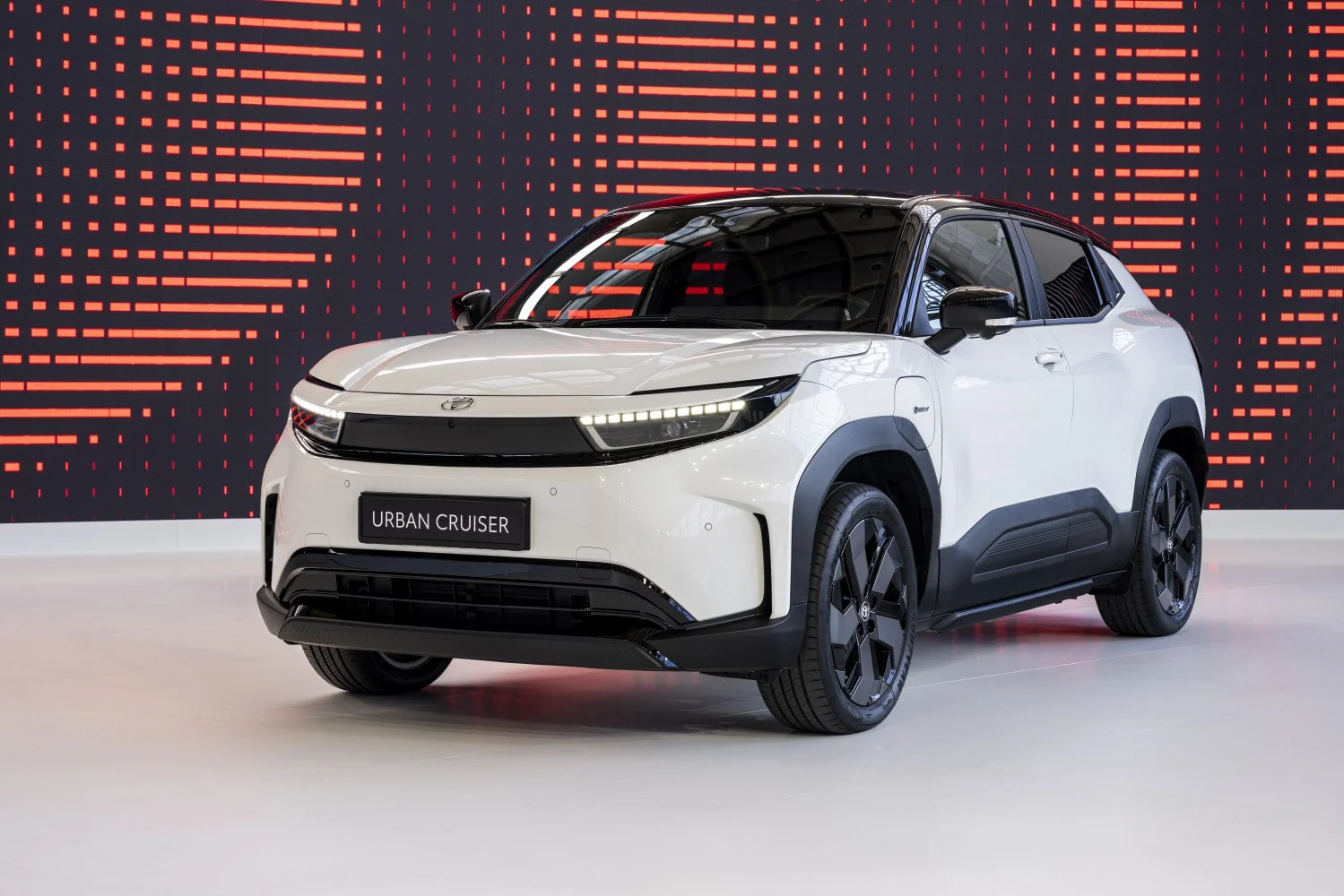 Toyota Urban Cruiser 49 kWh (144 Hp)2025 - thumbnail 13