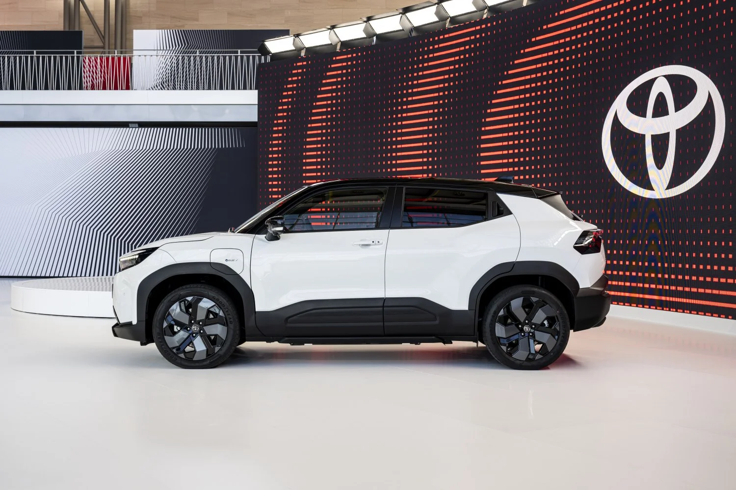 Toyota Urban Cruiser 49 kWh (144 Hp)2025 - thumbnail 15