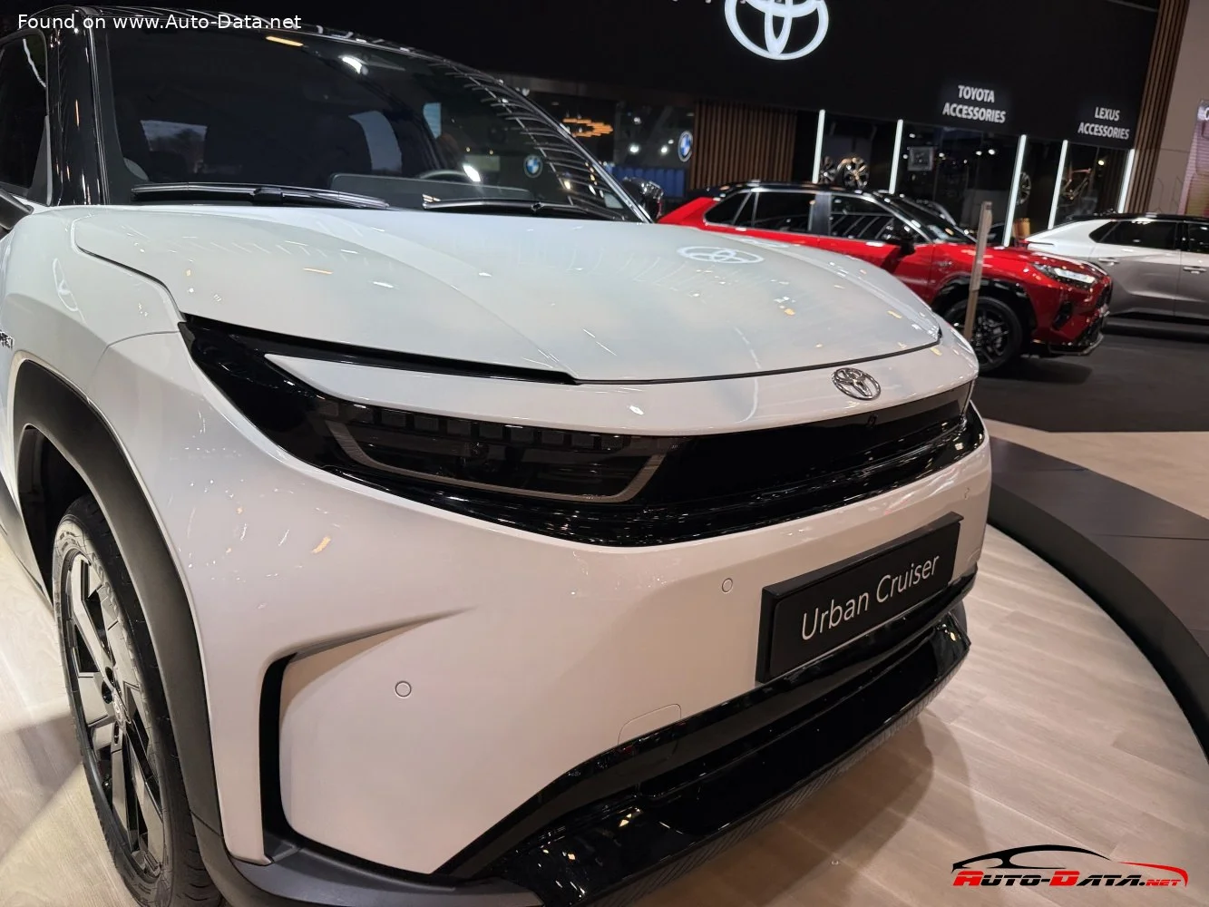 Toyota Urban Cruiser 49 kWh (144 Hp)2025 - thumbnail 3