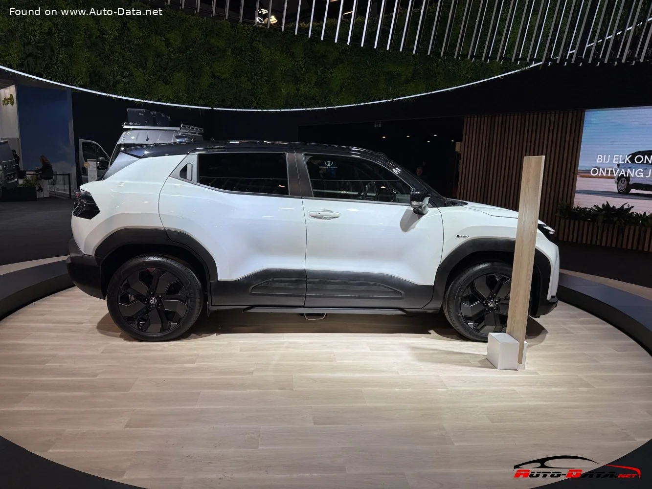 Toyota Urban Cruiser 49 kWh (144 Hp)2025 - thumbnail 4