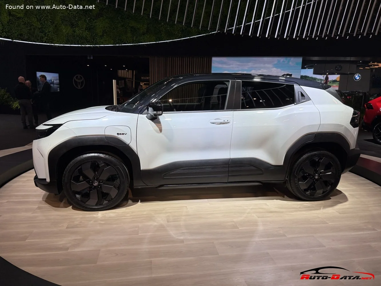 Toyota Urban Cruiser 49 kWh (144 Hp)2025 - thumbnail 5