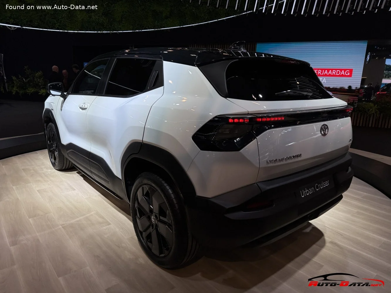 Toyota Urban Cruiser 49 kWh (144 Hp)2025 - thumbnail 8