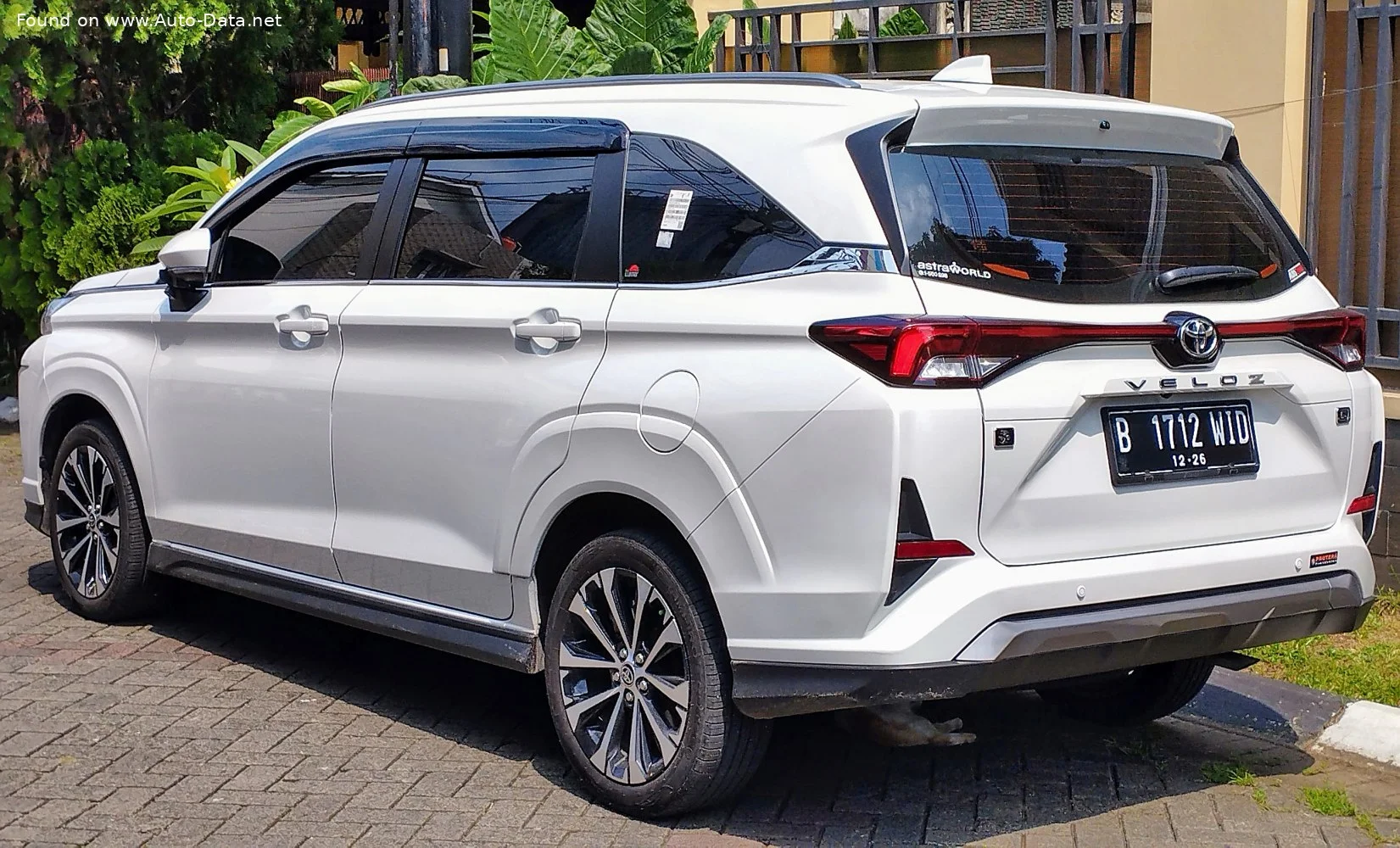 Toyota Veloz 1.5 (106 Hp) CVT2021 - thumbnail 2