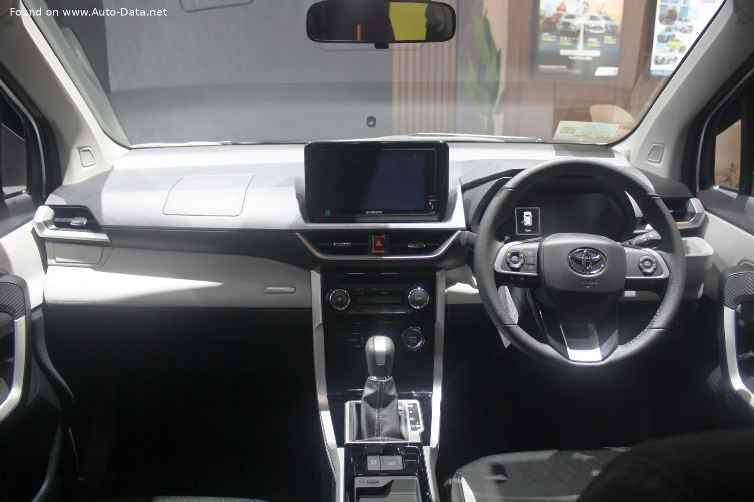 Toyota Veloz 1.5 (106 Hp) CVT2021 - thumbnail 3