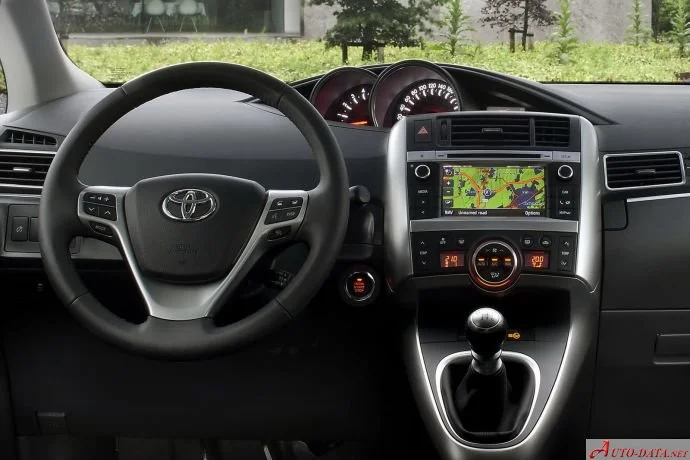Toyota Verso 1.6 D-4D (112 Hp)2014 - 2018 thumbnail 5