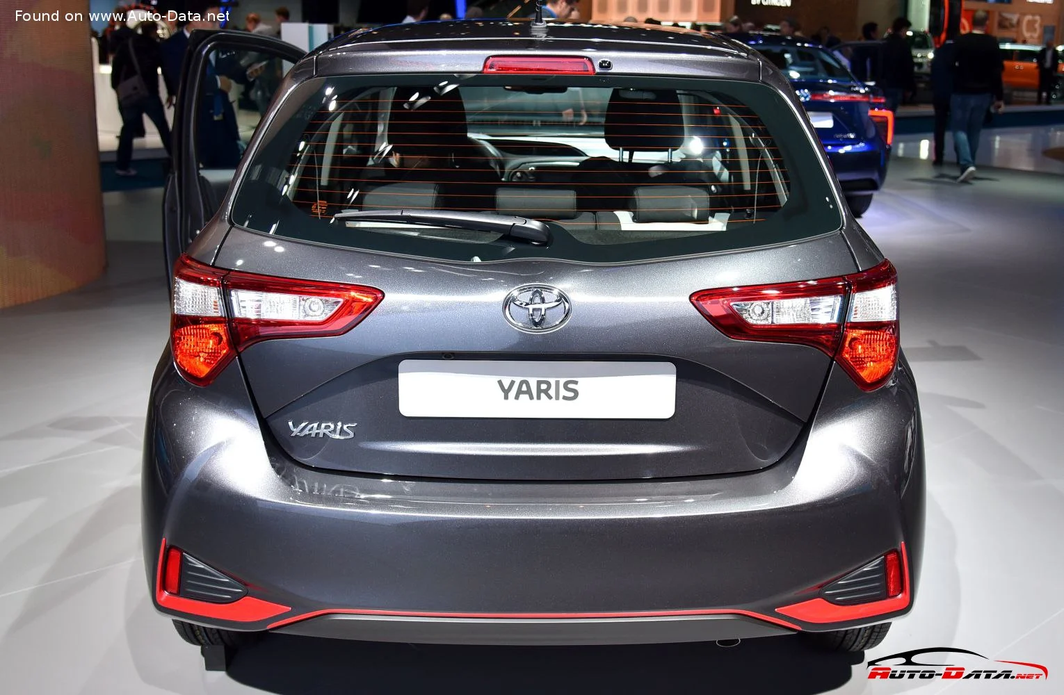 Toyota Yaris 1.0 VVT-i (69 Hp)2017 - 2018 thumbnail 2
