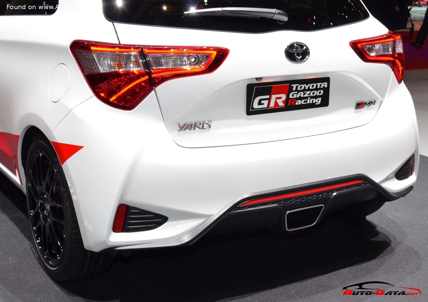 Toyota Yaris 1.0 VVT-i (69 Hp)2017 - 2018 thumbnail 11