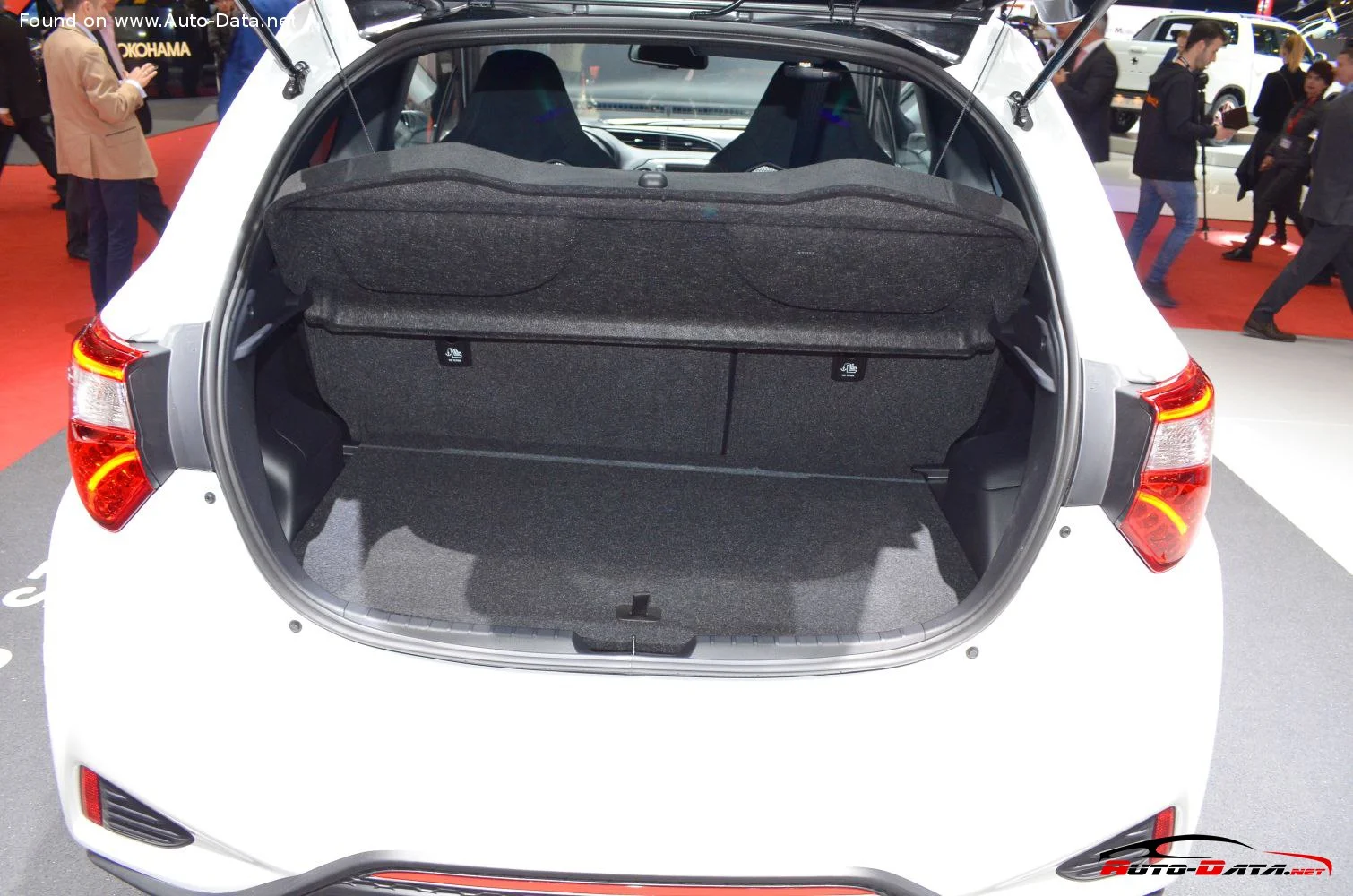 Toyota Yaris 1.0 VVT-i (69 Hp)2017 - 2018 thumbnail 12