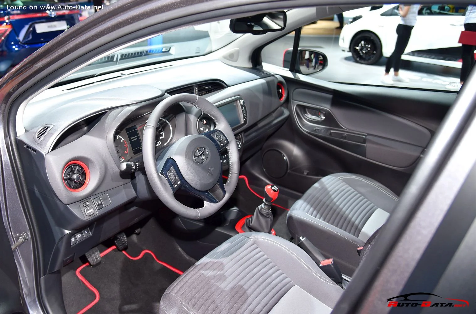Toyota Yaris 1.0 VVT-i (69 Hp)2017 - 2018 thumbnail 15