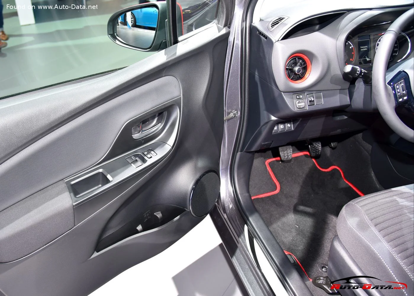 Toyota Yaris 1.0 VVT-i (69 Hp)2017 - 2018 thumbnail 16