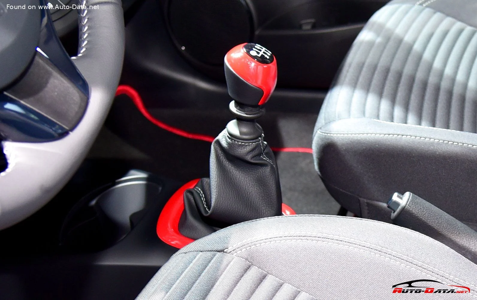 Toyota Yaris 1.0 VVT-i (69 Hp)2017 - 2018 thumbnail 17