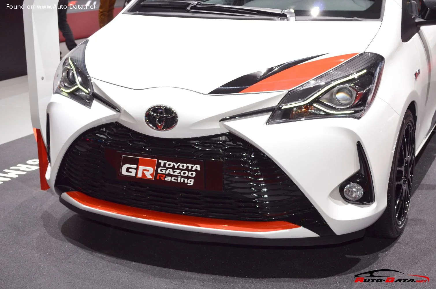 Toyota Yaris 1.0 VVT-i (69 Hp)2017 - 2018 thumbnail 9
