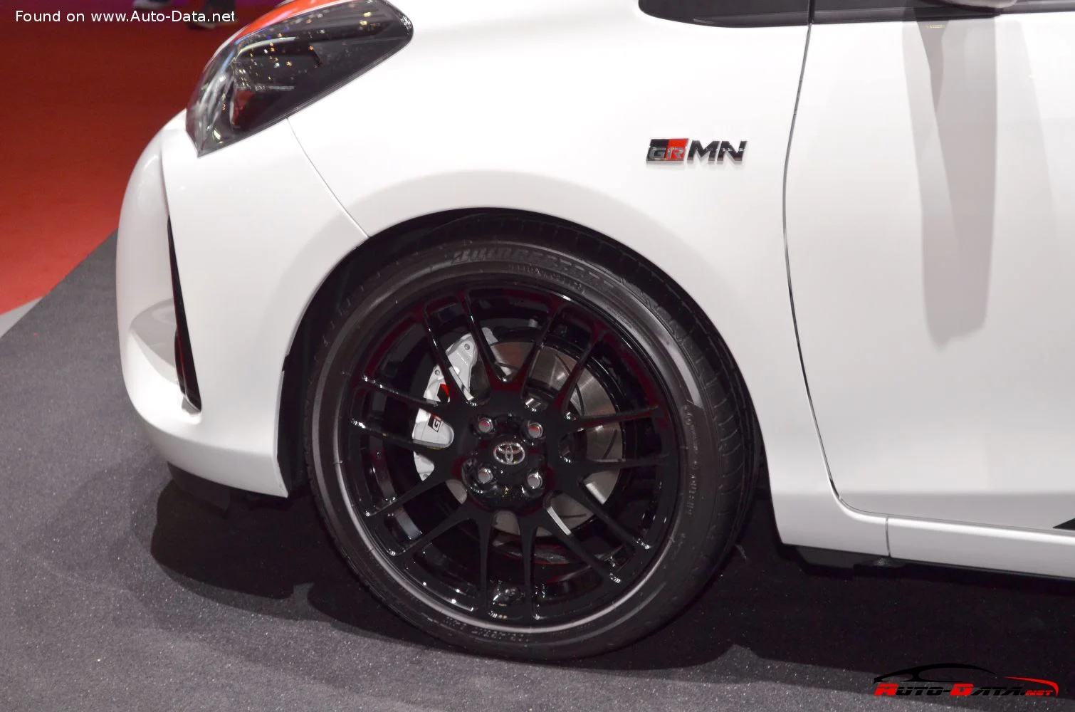 Toyota Yaris 1.0 VVT-i (69 Hp)2017 - 2018 thumbnail 10