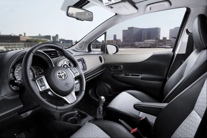 Toyota Yaris 1.0 VVT-i (69 Hp)2011 - 2014 thumbnail 3