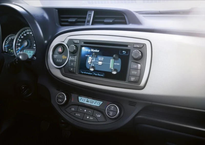 Toyota Yaris 1.0 VVT-i (69 Hp)2011 - 2014 thumbnail 6