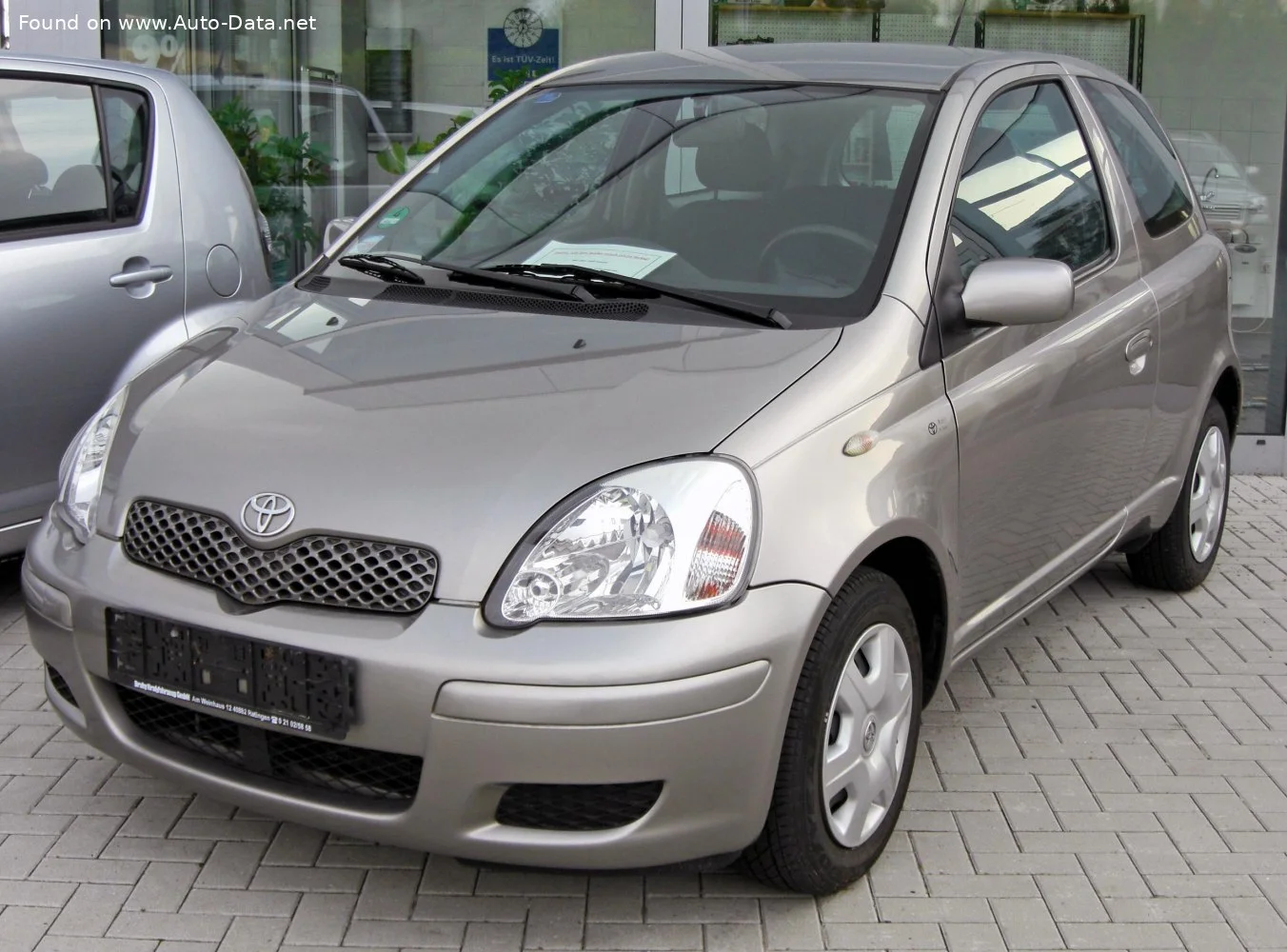 Toyota Yaris 1.0 VVT-i (65 Hp)2003 - 2005 thumbnail 2