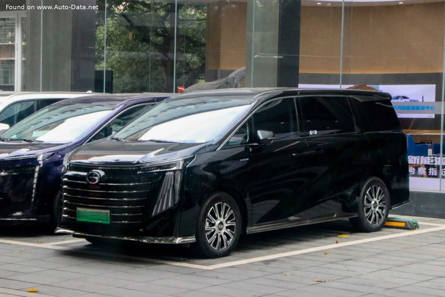 Trumpchi GM8/M8 2.0T (246 Hp) Full Hybrid e-CVT2022 - thumbnail 5