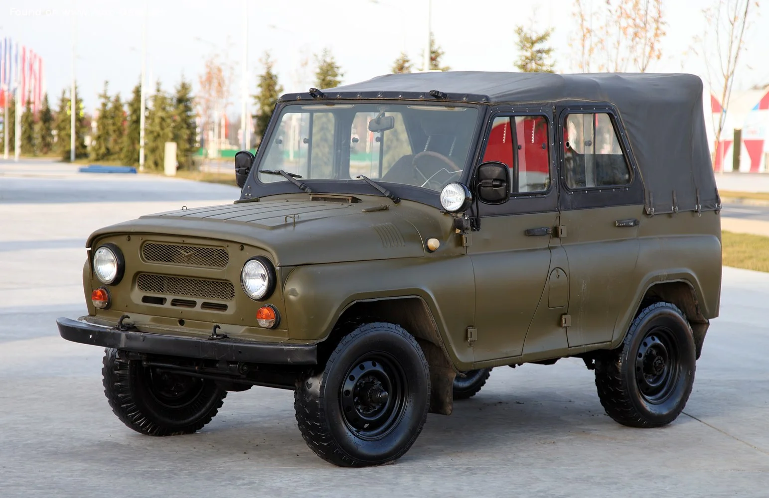 UAZ 469 2.45 (75 Hp)1972 - 1985 thumbnail 2