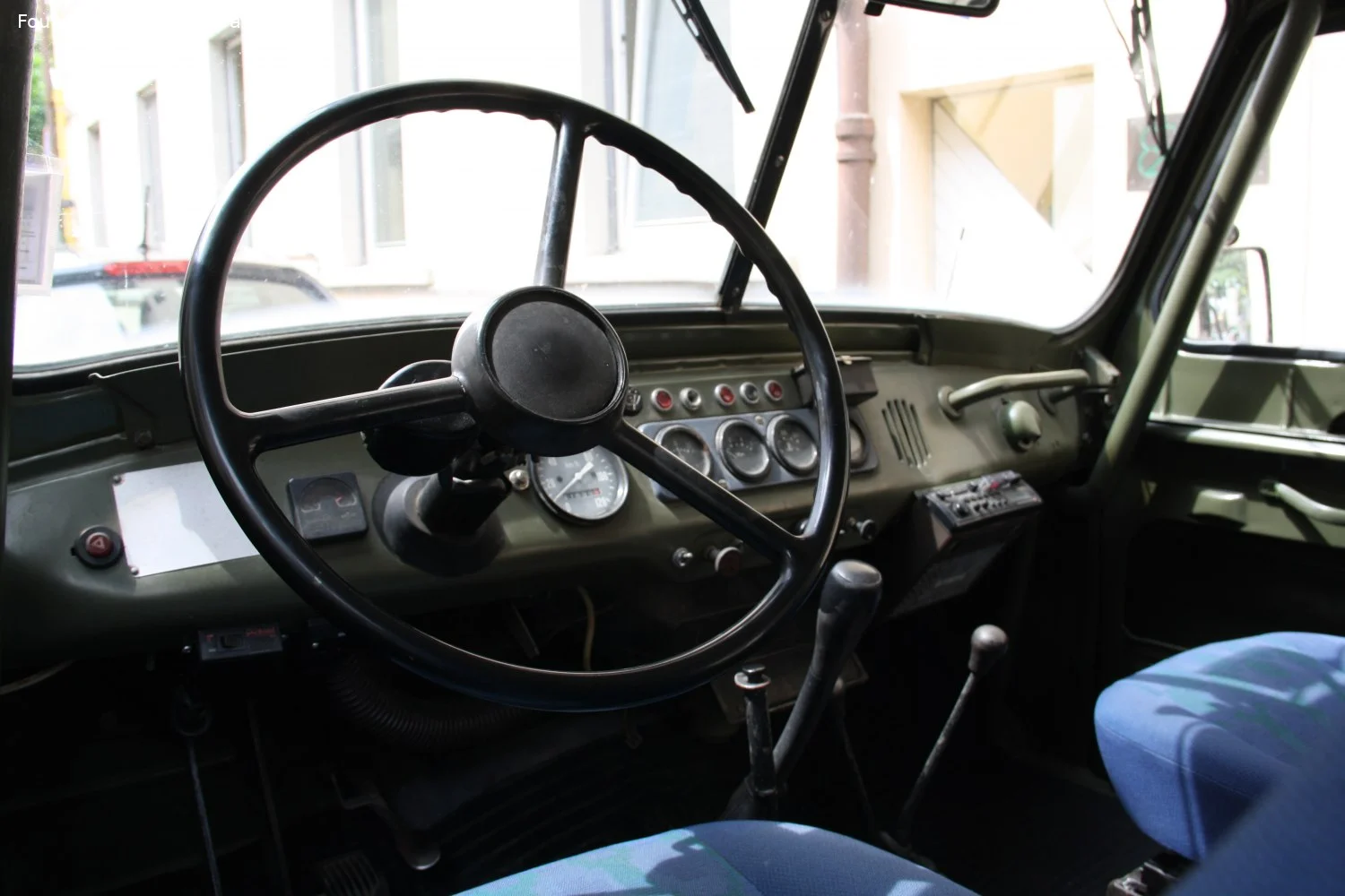 UAZ 469 2.45 (75 Hp)1972 - 1985 thumbnail 4
