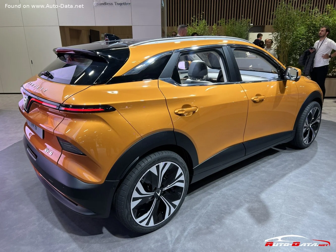 VinFast VF 6 59.6 kWh (136 Hp) Electric2022 - thumbnail 4