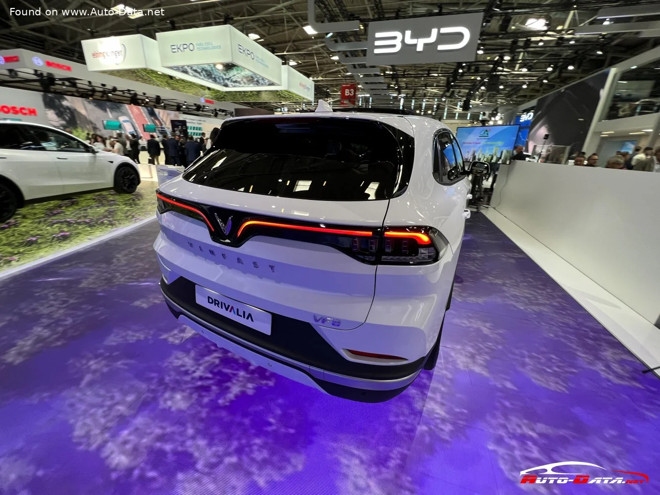 VinFast VF 8 Enhanced Range 87.7 kWh (348 Hp) BEV AWD2022 - thumbnail 14