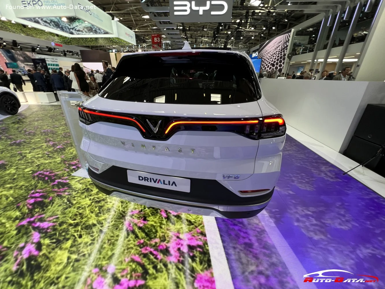 VinFast VF 8 Enhanced Range 87.7 kWh (348 Hp) BEV AWD2022 - thumbnail 15
