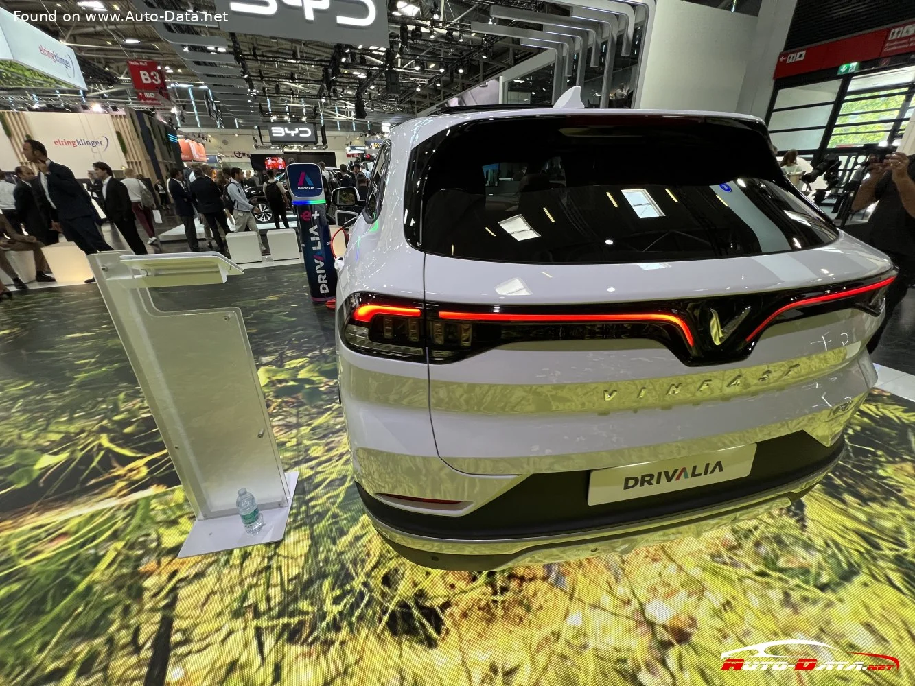 VinFast VF 8 Enhanced Range 87.7 kWh (348 Hp) BEV AWD2022 - thumbnail 17