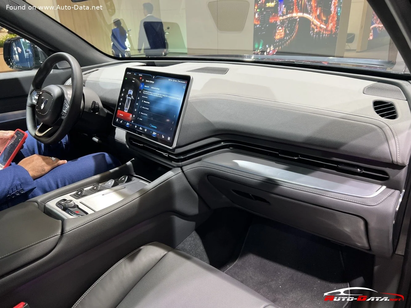 VinFast VF 9 Enhanced Range 123 kWh (402 Hp) BEV AWD2021 - thumbnail 8