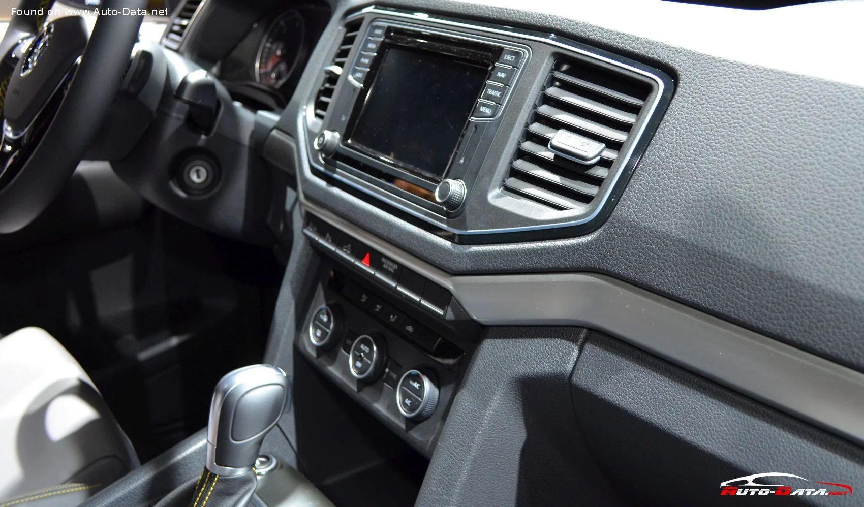 Volkswagen Amarok 3.0 V6 TDI (163 Hp)2017 - 2020 thumbnail 12
