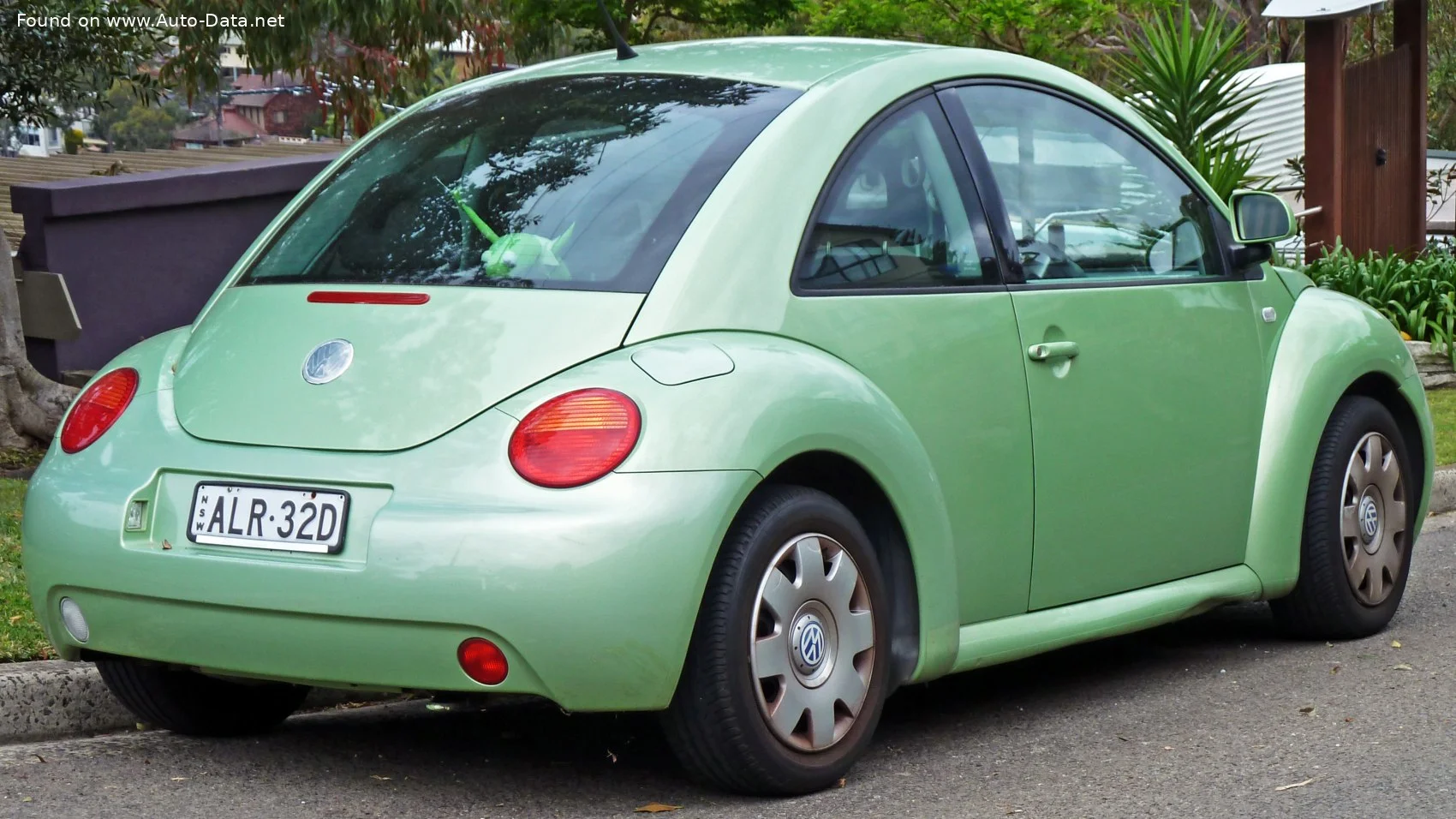 Volkswagen Beetle 1.4i 16V (75 Hp)2001 - 2005 thumbnail 2