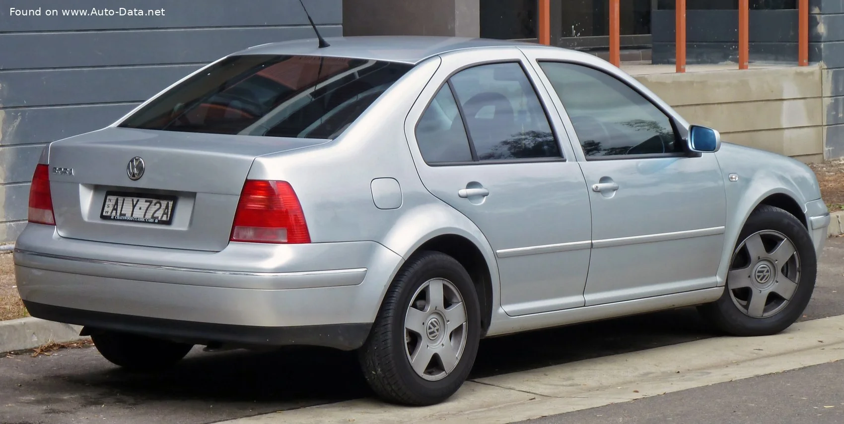 Volkswagen Bora 1.4 16V (75 Hp)1999 - 2005 thumbnail 2