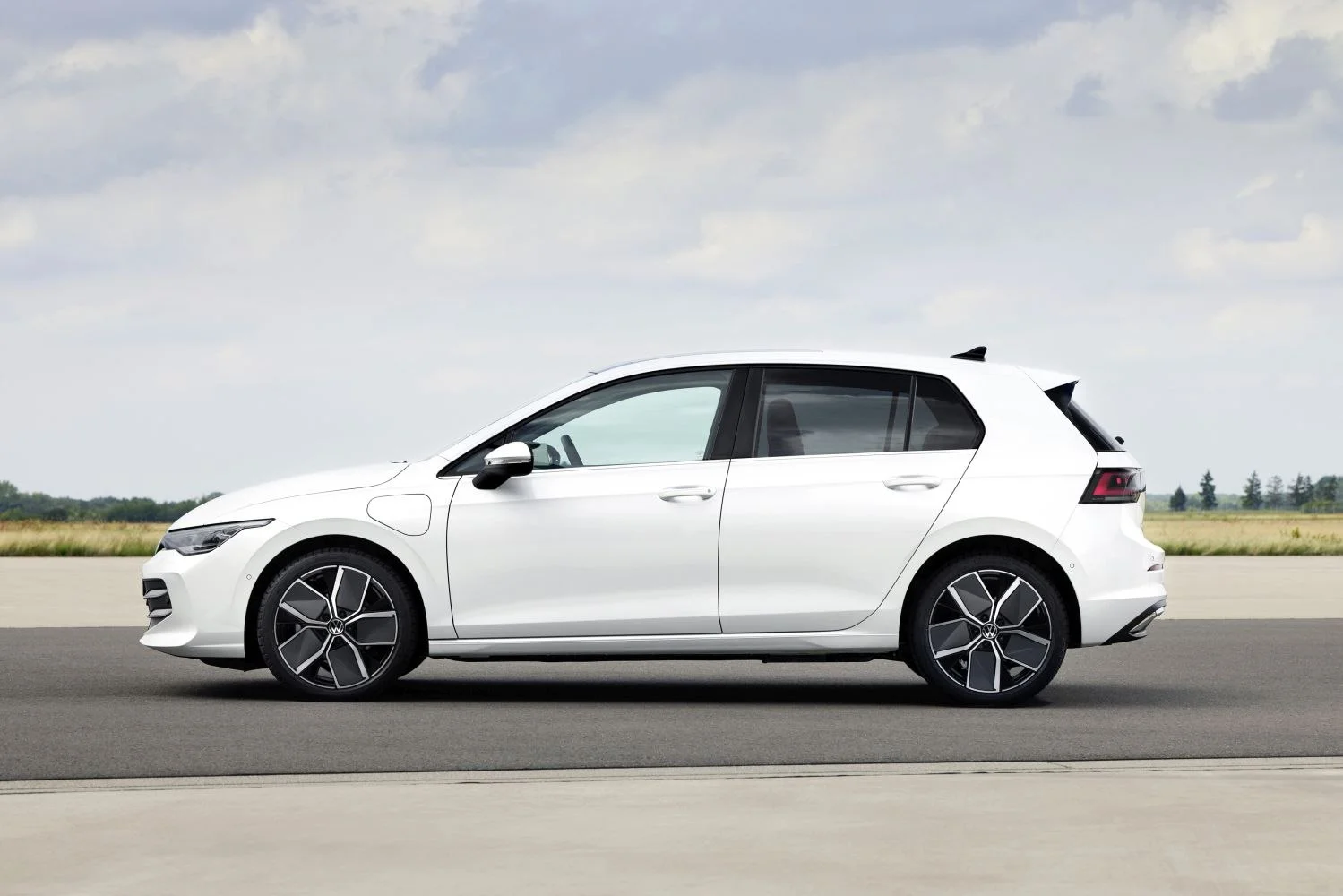 Volkswagen Golf 1.5 eTSI (116 Hp) Mild Hybrid DSG2024 - thumbnail 4