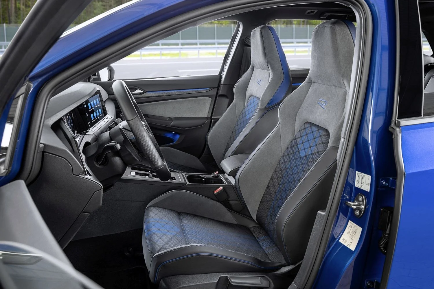 Volkswagen Golf 1.0 eTSI (110 Hp) Mild Hybrid DSG2020 - 2024 thumbnail 17