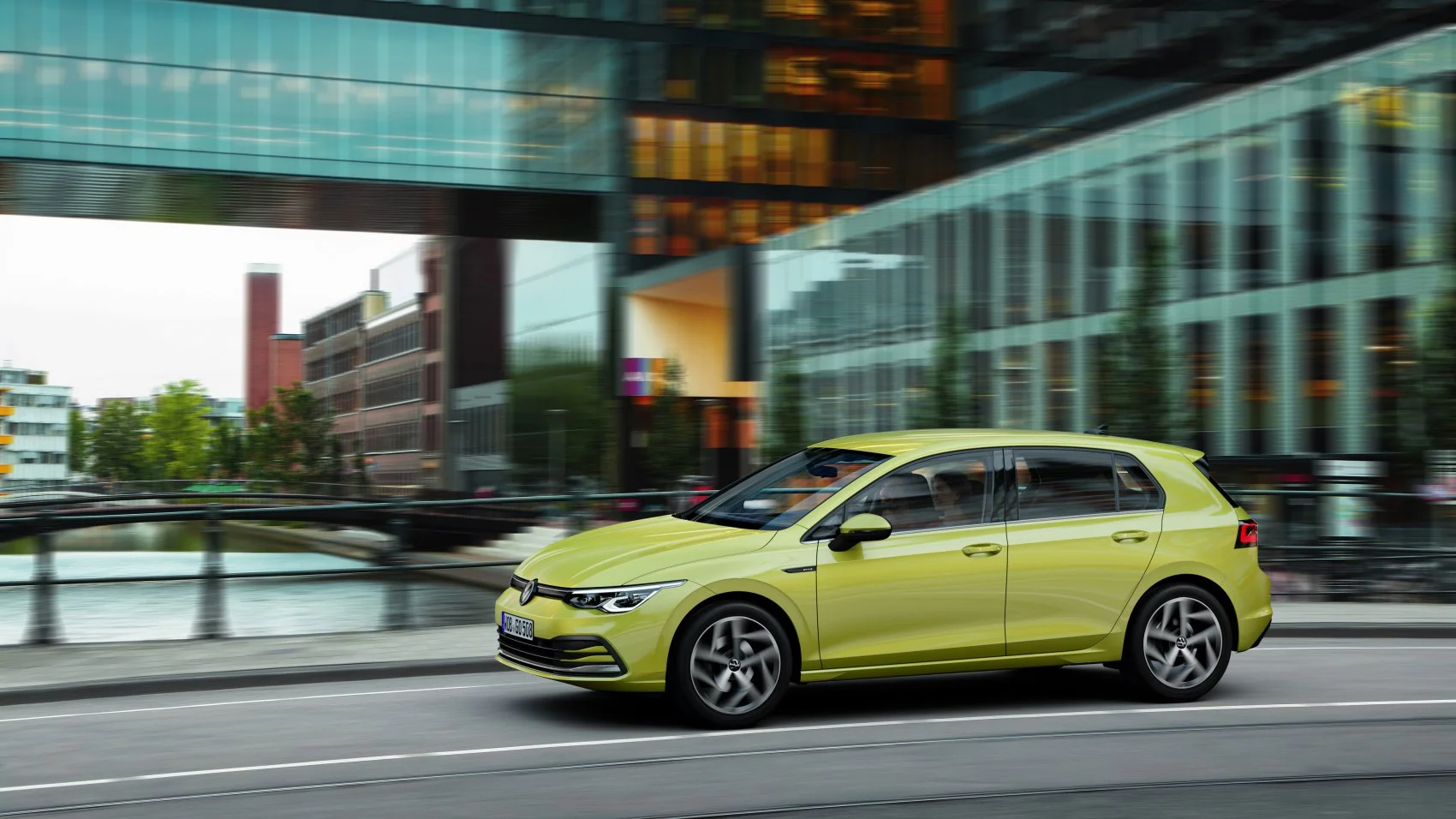 Volkswagen Golf 1.0 eTSI (110 Hp) Mild Hybrid DSG2020 - 2024 thumbnail 4