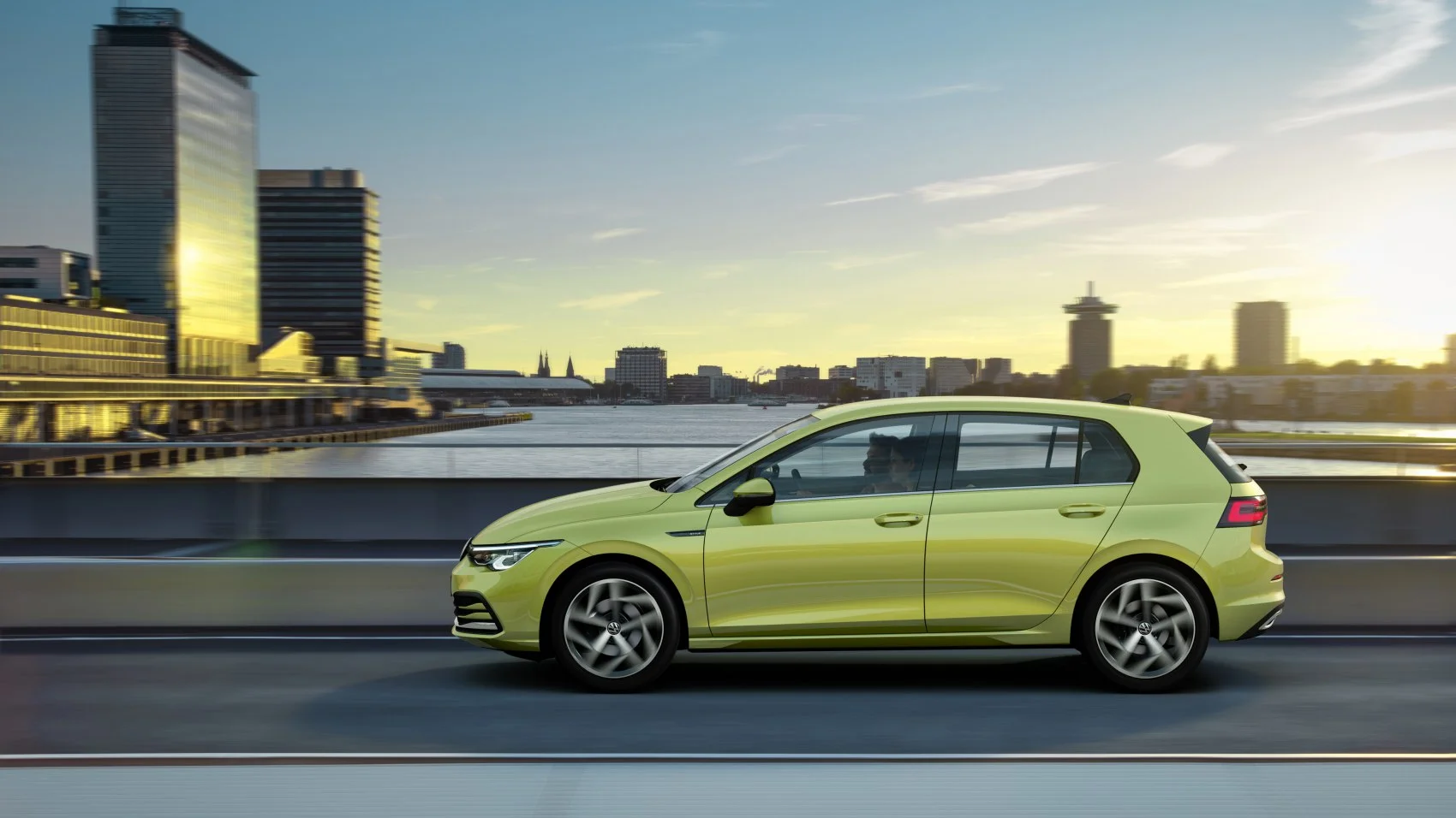 Volkswagen Golf 1.0 eTSI (110 Hp) Mild Hybrid DSG2020 - 2024 thumbnail 5