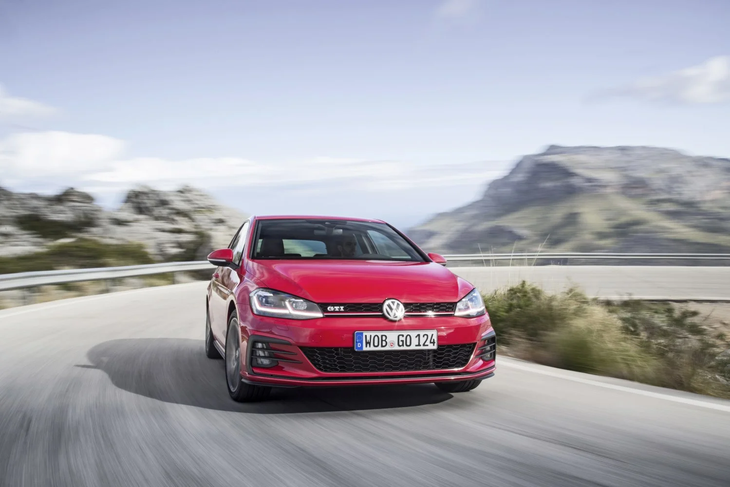 Volkswagen Golf GTI Performance 2.0 TSI (245 Hp)2017 - 2018 thumbnail 2