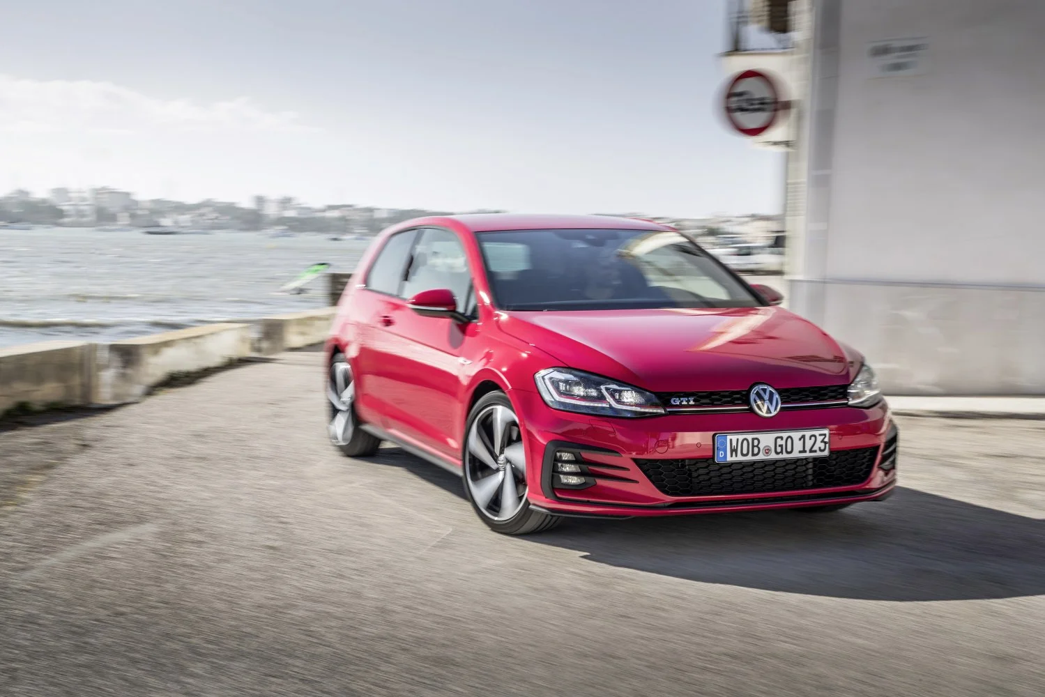 Volkswagen Golf GTI Performance 2.0 TSI (245 Hp)2017 - 2018 thumbnail 6