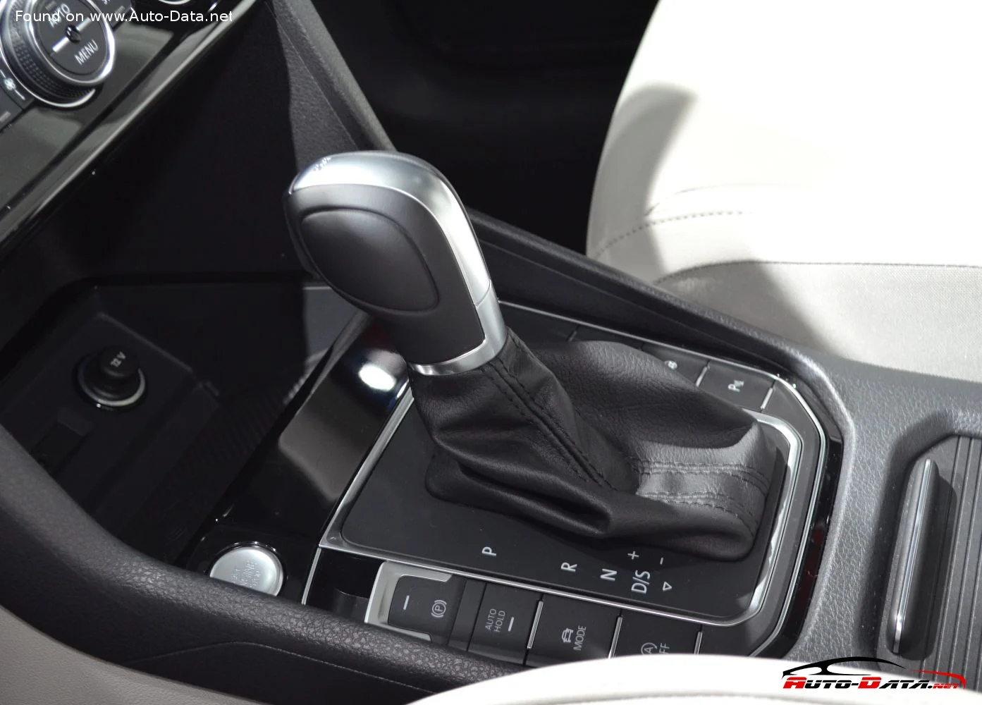 Volkswagen Golf 1.0 TSI (110 Hp)2017 - 2019 thumbnail 12