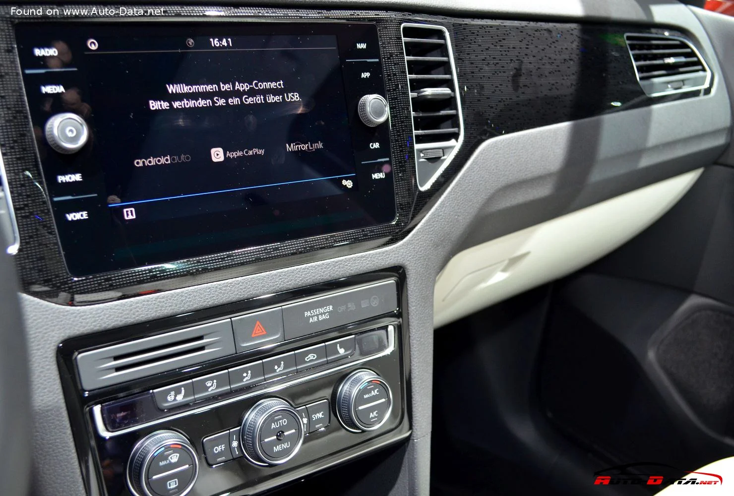 Volkswagen Golf 1.0 TSI (110 Hp)2017 - 2019 thumbnail 13