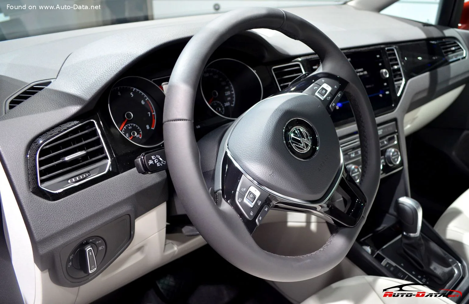 Volkswagen Golf 1.0 TSI (110 Hp)2017 - 2019 thumbnail 8
