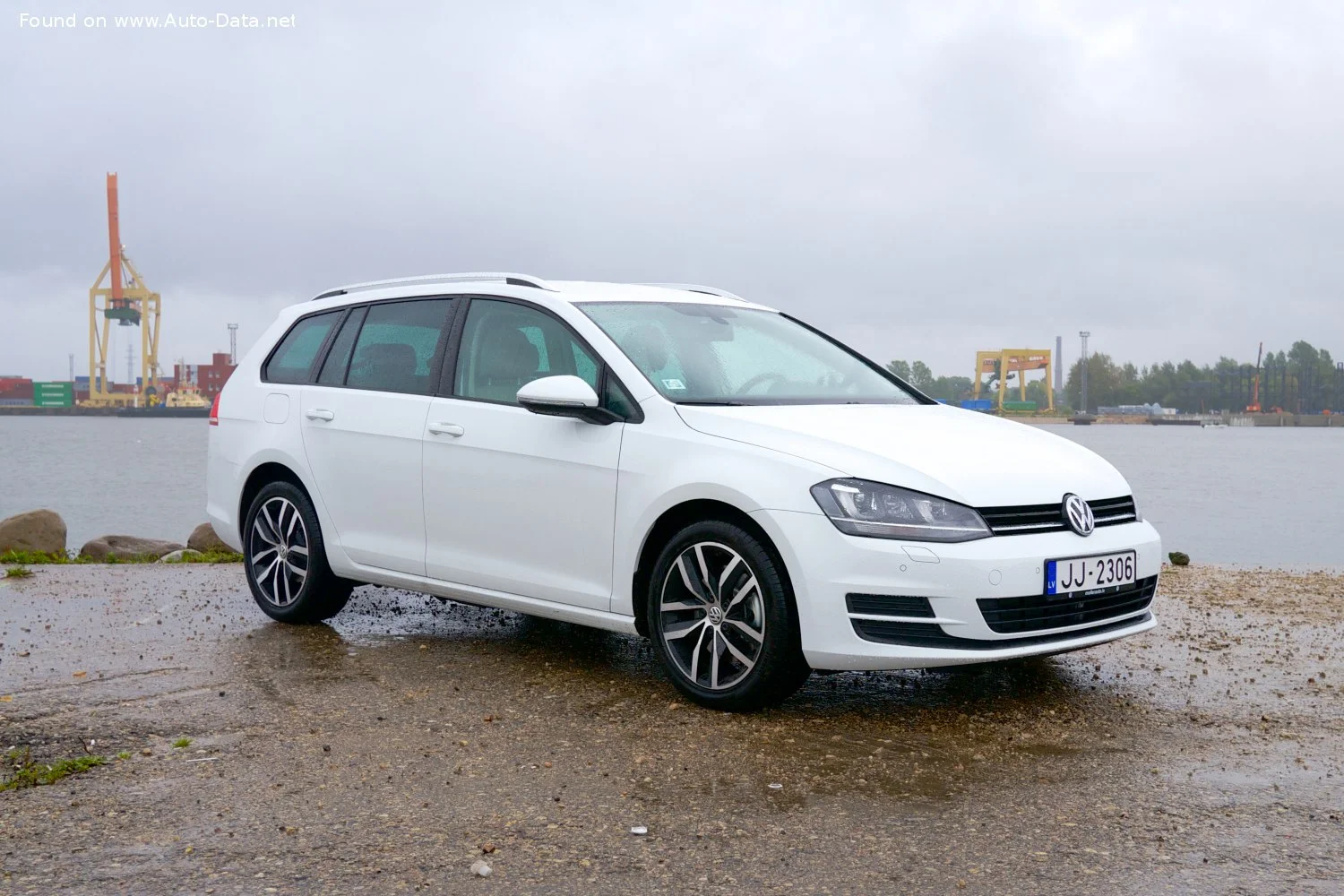 Volkswagen Golf 1.0 TSI (115 Hp) BlueMotion2015 - 2016 thumbnail 2