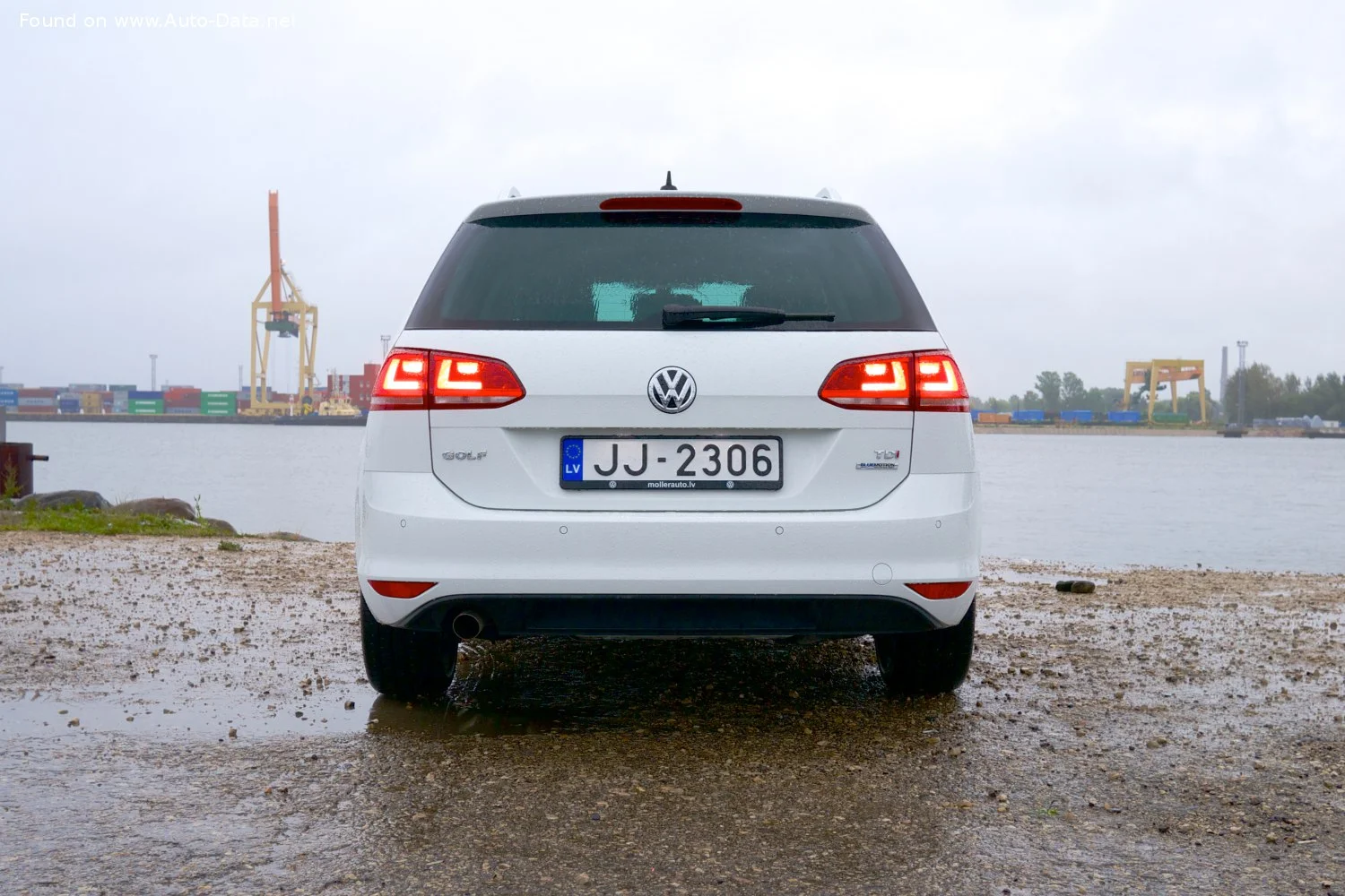 Volkswagen Golf 1.0 TSI (115 Hp) BlueMotion2015 - 2016 thumbnail 5