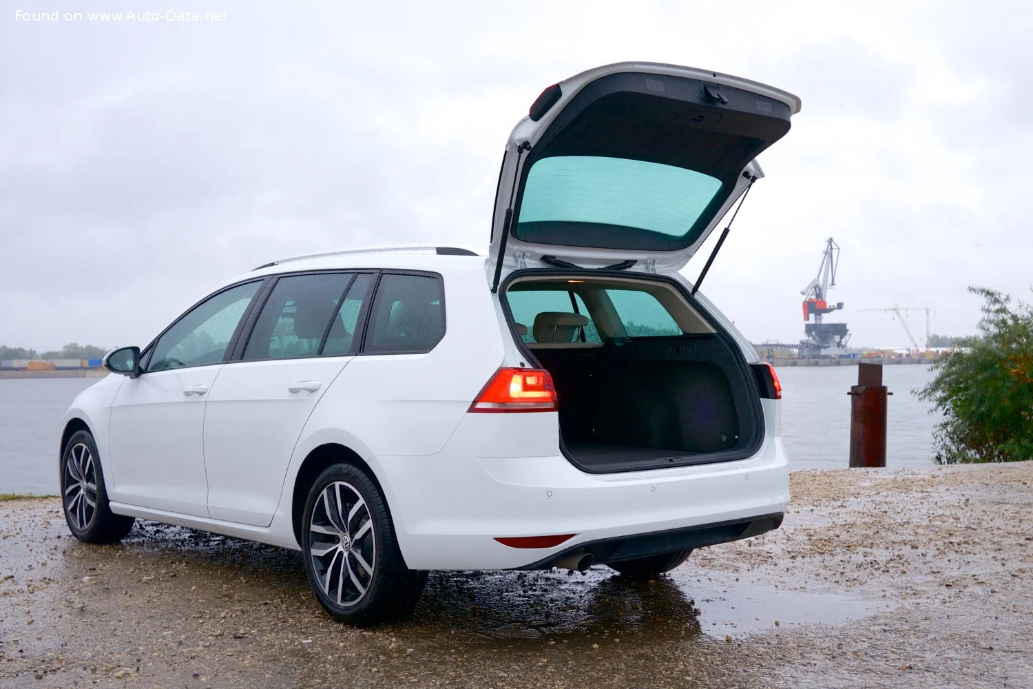 Volkswagen Golf 1.0 TSI (115 Hp) BlueMotion2015 - 2016 thumbnail 6