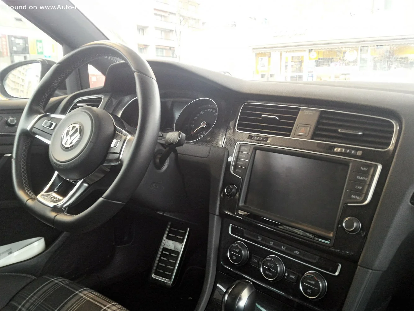 Volkswagen Golf 1.0 TSI (115 Hp) BlueMotion2015 - 2016 thumbnail 13