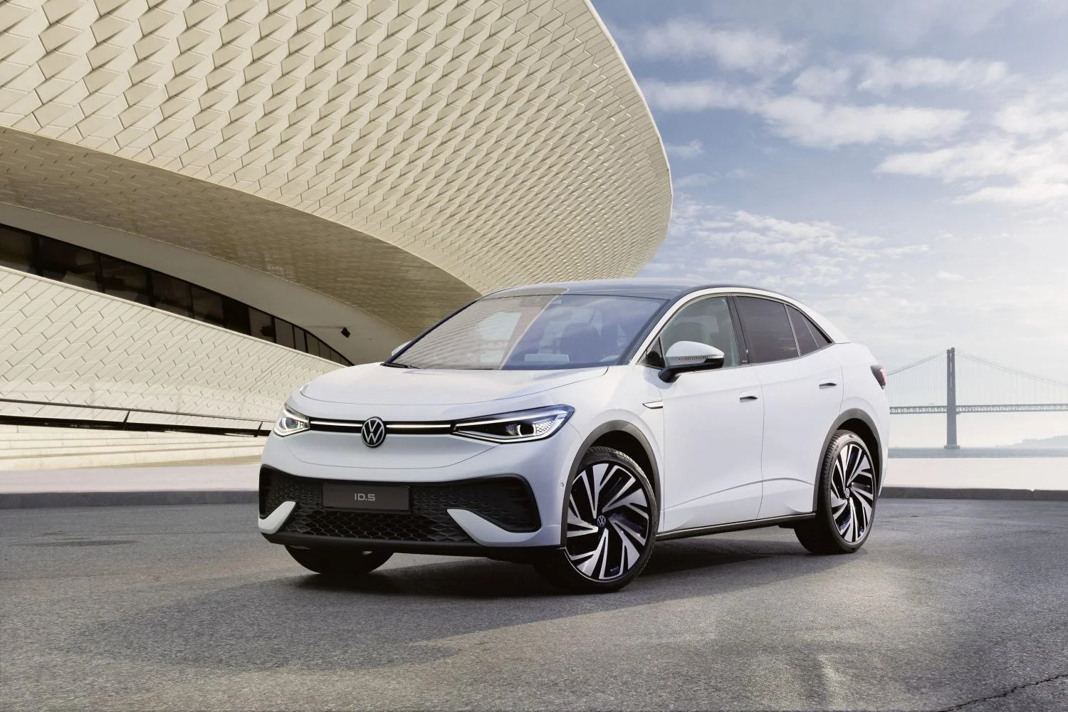 Volkswagen ID.5 55 kWh (170 Hp)2024 - - 1