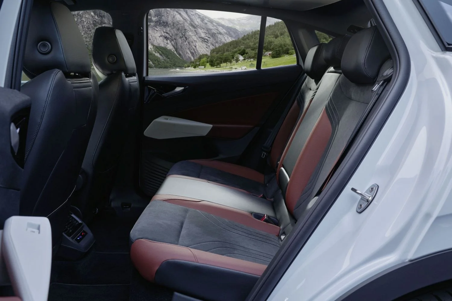 Volkswagen ID.5 55 kWh (170 Hp)2024 - thumbnail 13