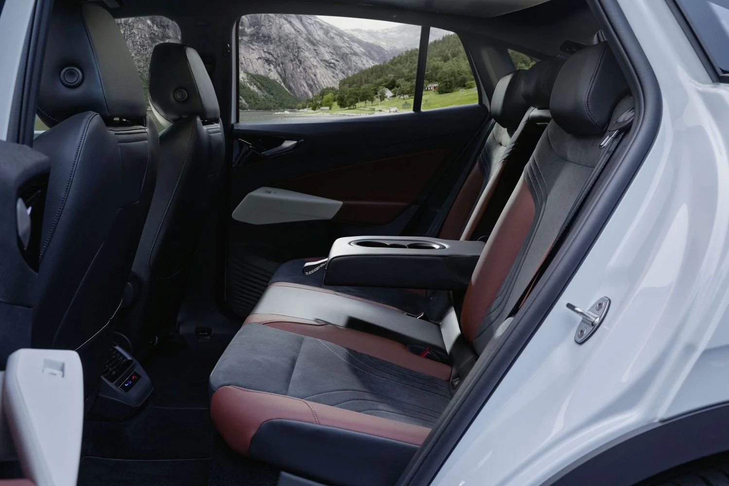 Volkswagen ID.5 55 kWh (170 Hp)2024 - thumbnail 14