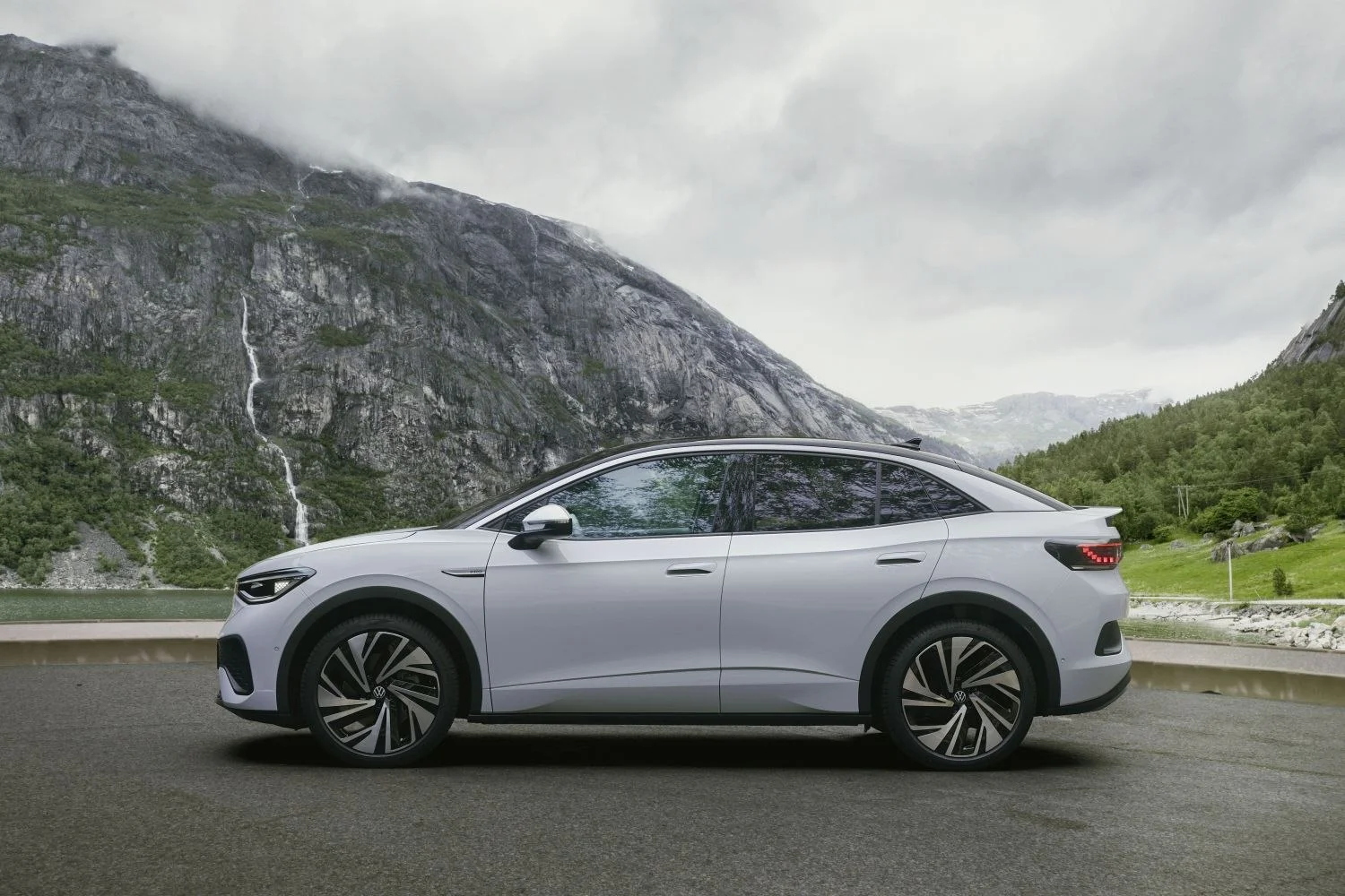 Volkswagen ID.5 55 kWh (170 Hp)2024 - thumbnail 8